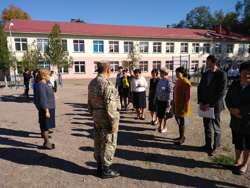 Алматы облысы, Қарасай ауданы, " Еңбекші ауылындағы орта мектеп" КММ. Жер сілкінісі - геологиялық құбылыс. Олар кез-келген жерде пайда болуы мүмкін. Табиғи апаттан сақтану үшін өткізілген сейсмологиялық жаттығу шаралары.