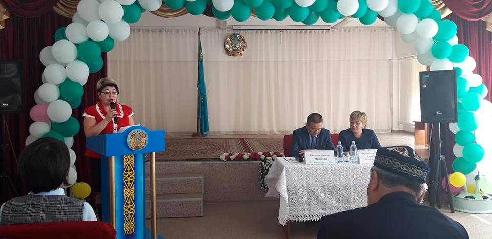 Алматы облысы, Қарасай ауданы, "Еңбекші ауылындағы орта мектеп" КММ-де Әйтей округінің әкімімен Елбасымыздың "Қазақстандықтардың әл-ауқатының өсуі: табыс пен тұрмыс сапасын арттыру" тақырыбындағы Жолдауды талқылау. 24.10.2018 ж.