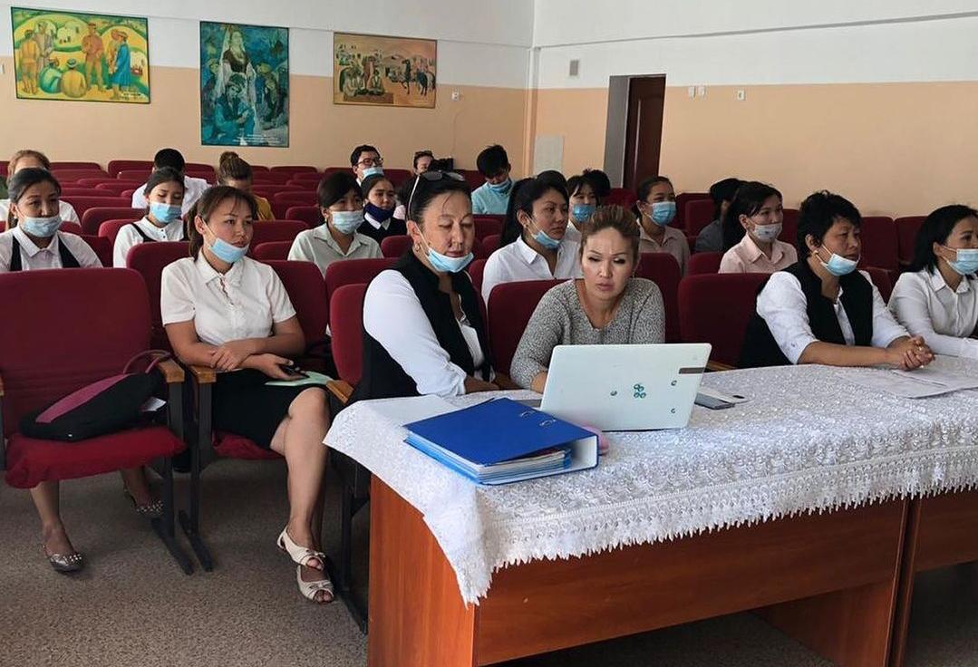 "Бүгінгі жас маман - ертеңгі функционалды сауатты ұстаз" атты тақырыпта жас мамандармен жиналыс өткізілді.