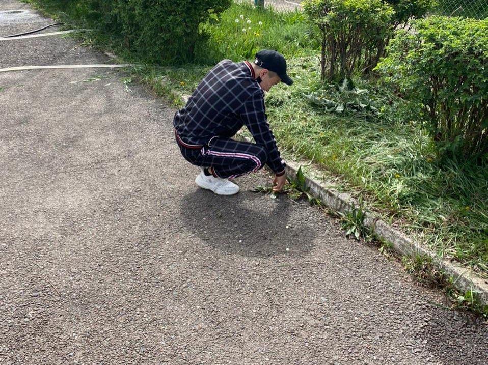 Еңбекші ауылындағы ескерткіш маңын тазалап, сенбілік жұмыстарын жүргізді.