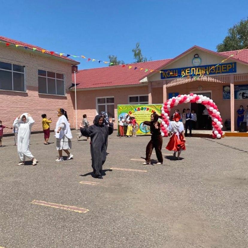 1 маусым күні «Бар мейіріміміз балаларға» атты мерекелік бағдарламаны ұйымдастырылды