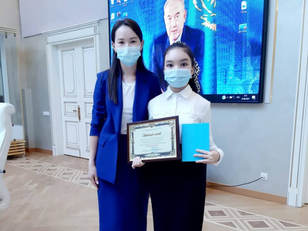 "Біз- Тәуелсіз елдің ұрпағымыз" атты эссе байқауына 8 сынып оқушысы Оралбайқызы Минура қатысып, жүлделі ІІІ орын иеленді.