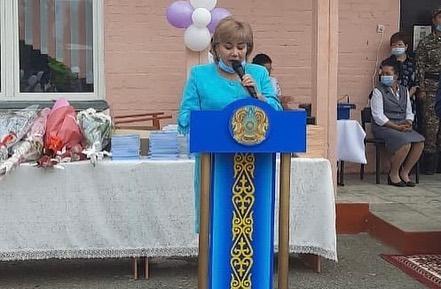 1 қыркүйек күні алғашқы қоңырауға арналған «Кел, балалар, оқылық!» салтанатты жиыны 1 сынып оқушылары үшін ұйымдастырылды.