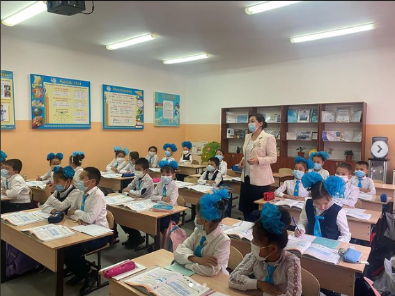 Ыбырай Алтынсариннің 180 жылдығына орай 3 “А” сынып оқушыларымен “Алғашқы ұстаз, алғашқы дана бабам” тақырыбында ашық тәрбие сағатты өтті.