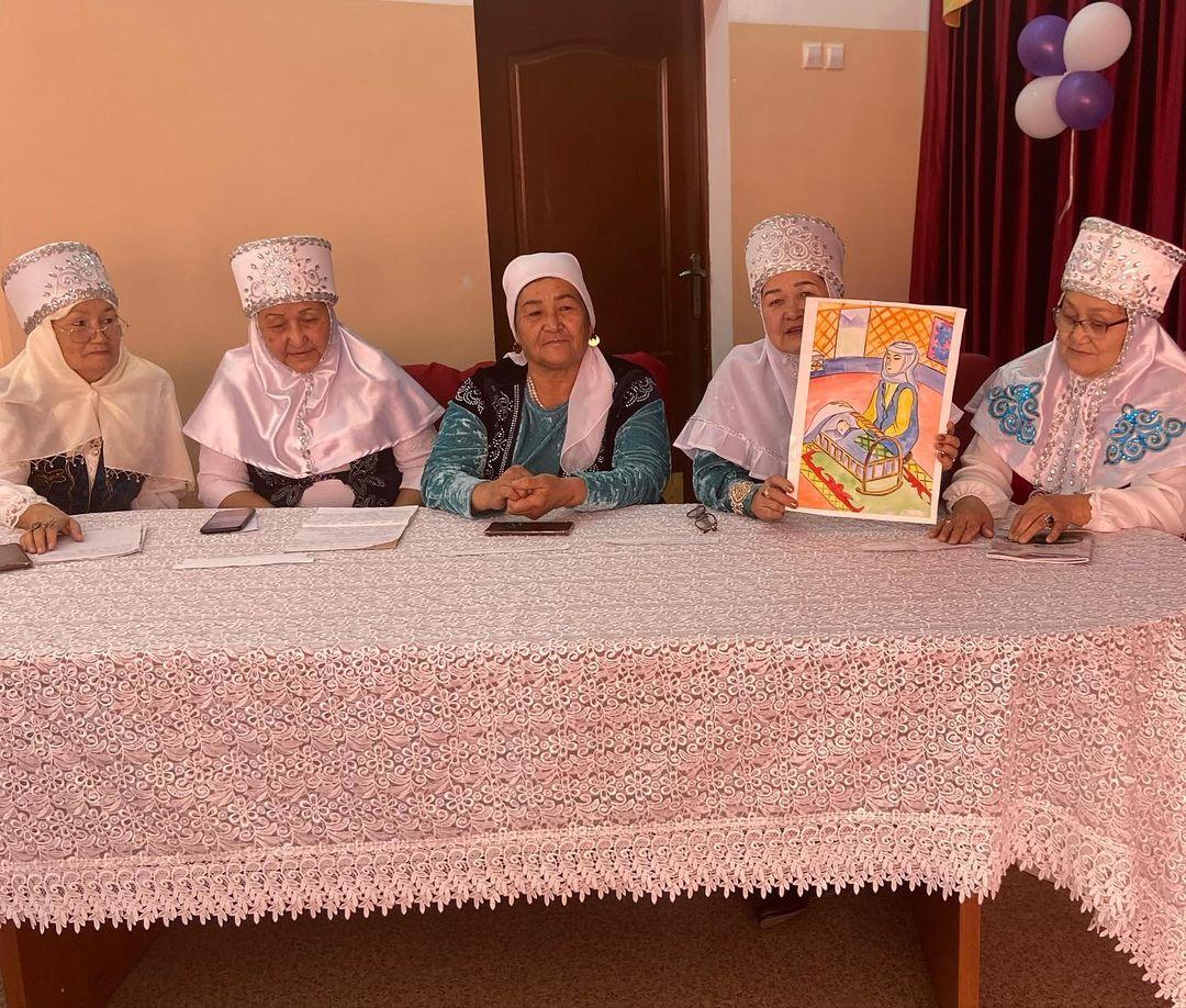 “Өсиетті сөздер- өміршең” тақырыбында мектеп оқушыларына үлгі-өнеге беру мақсатында “Әжелер мектебі”