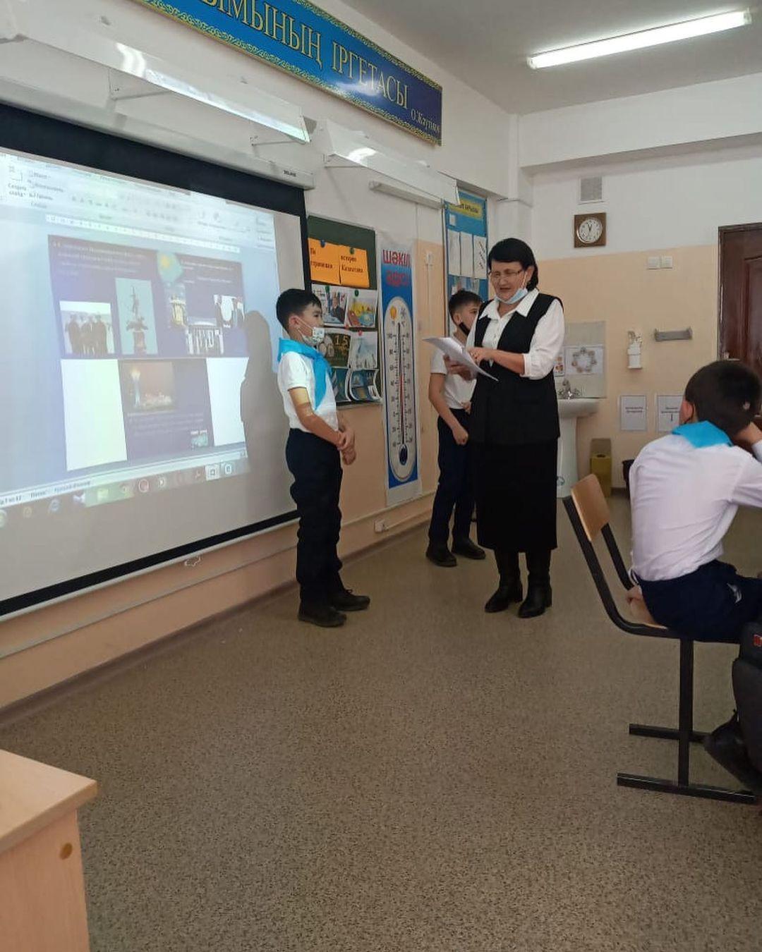 “По страницам истории Казахстана” тақырыбында Куттиходжаева А.С тәрбие сағатын өткізді.